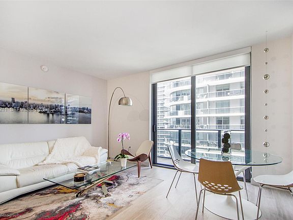 4th image of 55 SW 9th St APT 3802