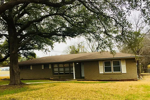 400 White Oak Dr Photo 1 400 White Oak Dr Photo 1