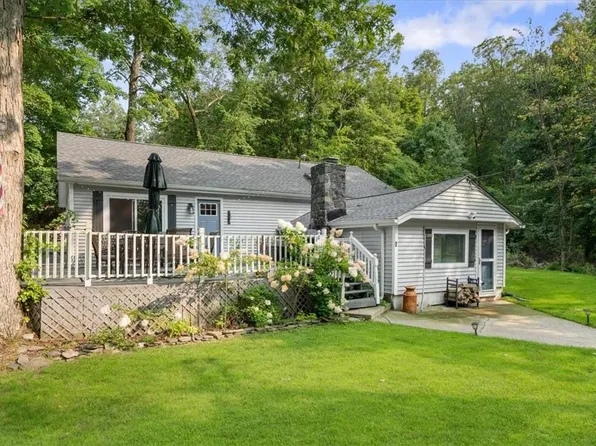 2 Cedar Road, Greenwood Lake, NY 10925