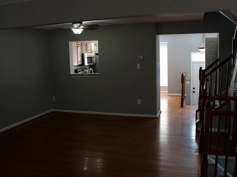 445 Woodhill Dr — Photo 8