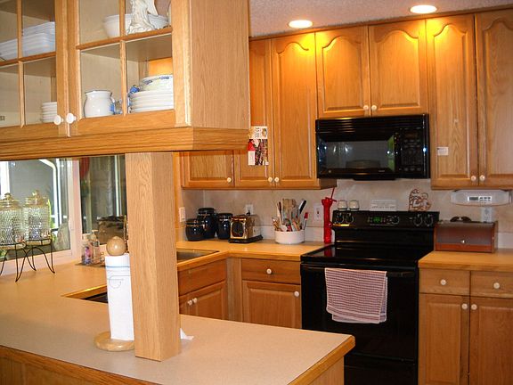 3rd image of 401 Oak Hill Dr