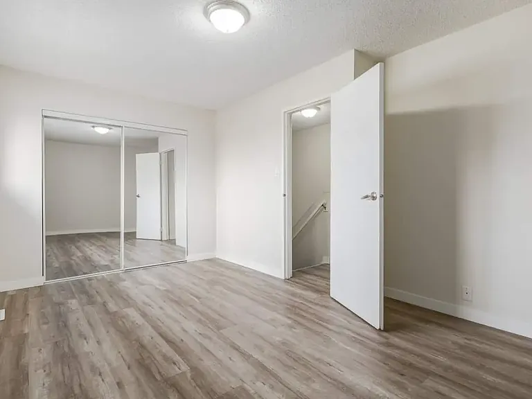 602 Laurier St W — Photo 14