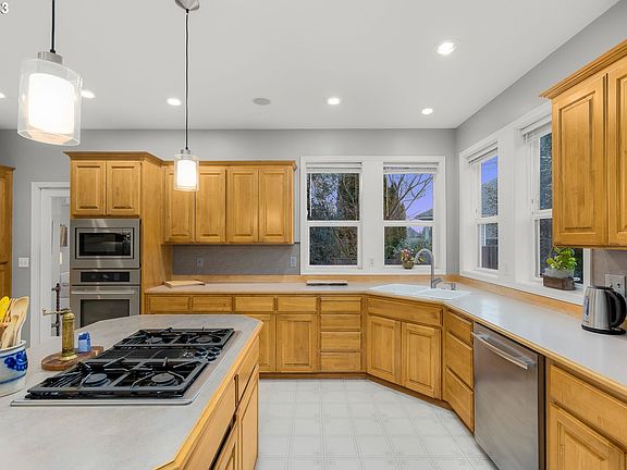 5th image of 754 Nicole Dr