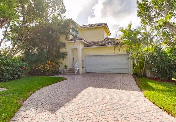 Home For Sale In Wellington Lakes