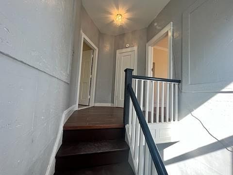 3rd image of 1117 Doughty Blvd APT 2R