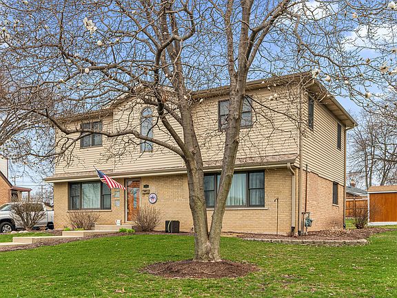 3rd image of 7112 W 114th Pl