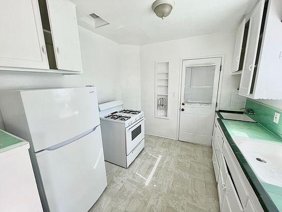 5th image of 2216 Ocean Park Blvd #C1