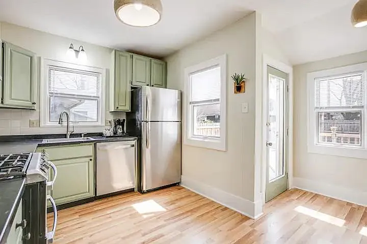 1033 Riverside Dr — Photo 10