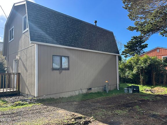 3rd image of 3231 NW Mast Ave