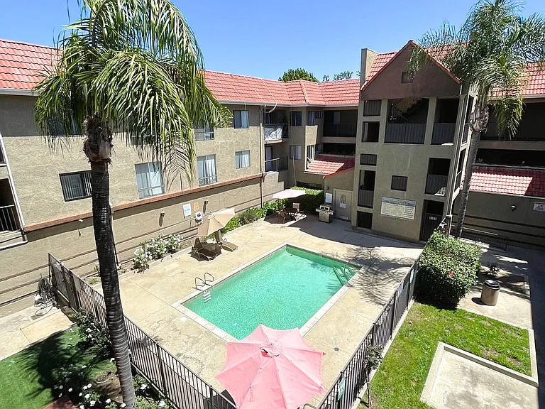 Village Grove — Photo 8