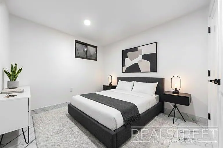 1274 Jefferson Ave #1 — Photo 9