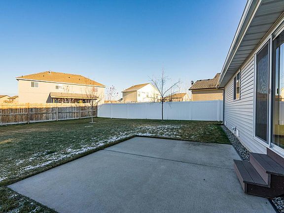 4th image of 1895 Warbler Ln