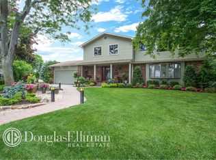 125 Exeter Rd, Massapequa, NY 11758