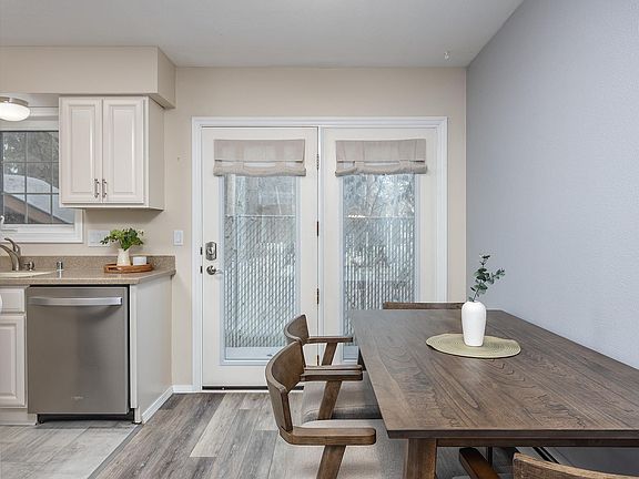 5th image of 1062 Evergreen St