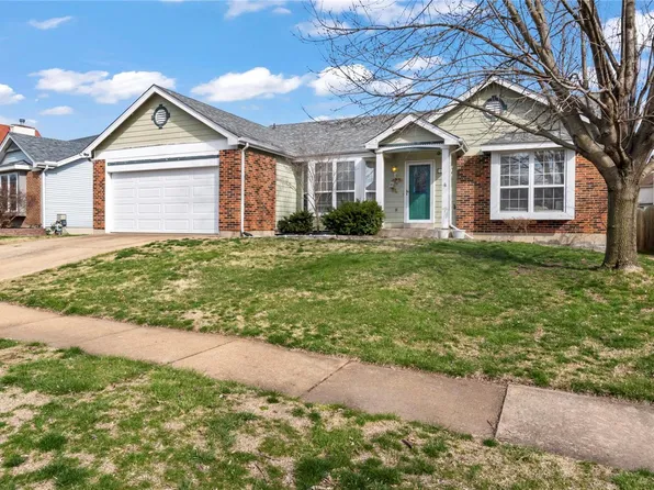 4162 Fox Crossing Dr, Florissant, MO 63034