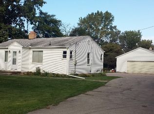 858 N Scheurmann Rd, Essexville, MI