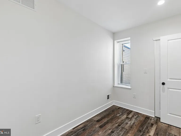 3156 Almond St — Photo 32