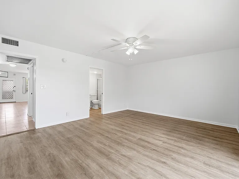 2401 Antigua Cir #J3 — Photo 14