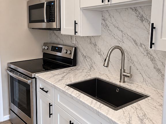 2nd image of 13789 Cedar Rd #395