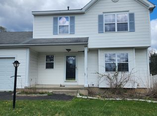 25 Falcon Chas, Rensselaer, NY 12144