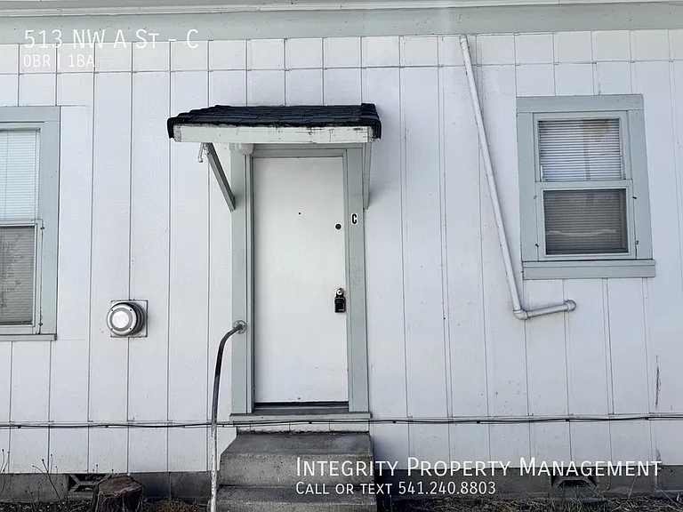 513 NW A St #C — Photo 2