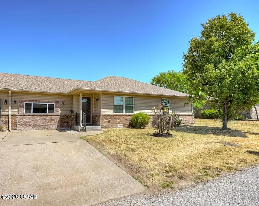 3 bed, 2.0 bath, 1284 sqft, $1,450 — Photo 1