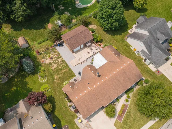 905 S Duesenberg Dr, Auburn, IN 46706