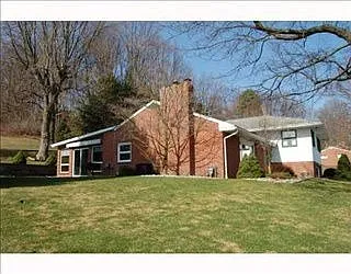 102 Franklin Dr photo 1