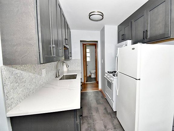 3rd image of 525 S Southampton Ave #525