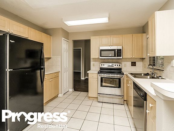 4th image of 710 Armadillo Dr