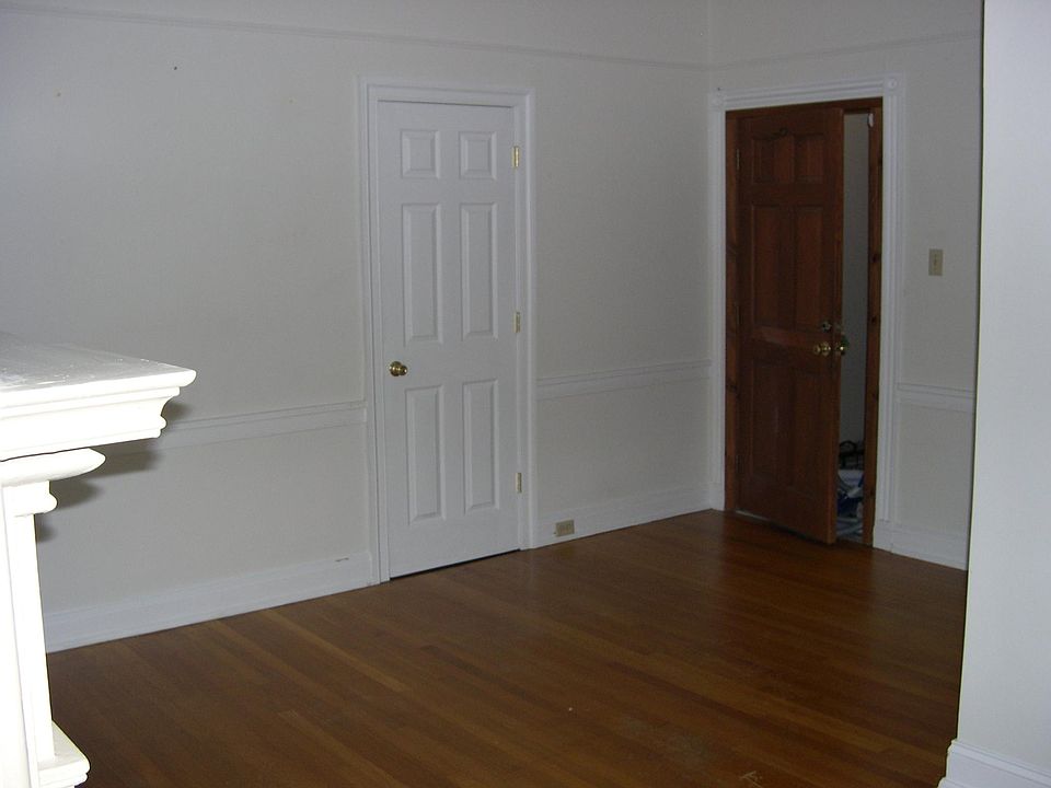 2nd image of 800 E Marshall St APT 4