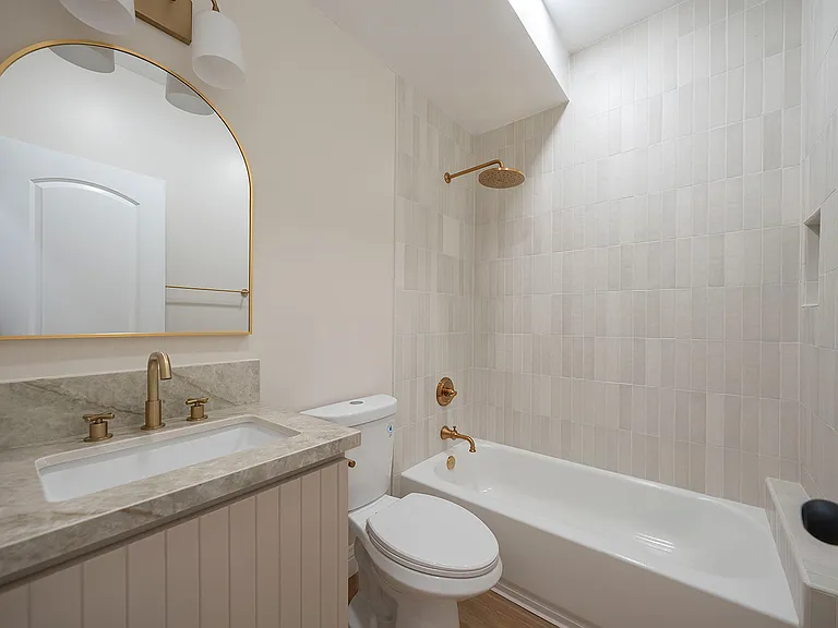1820 E 2nd St #11 — Photo 7