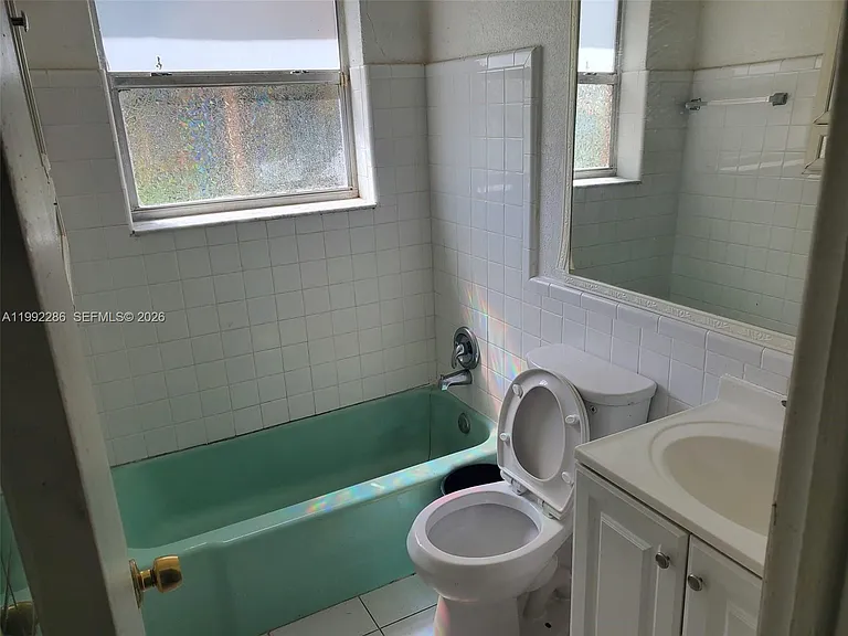 1810 N 62nd Ave — Photo 5