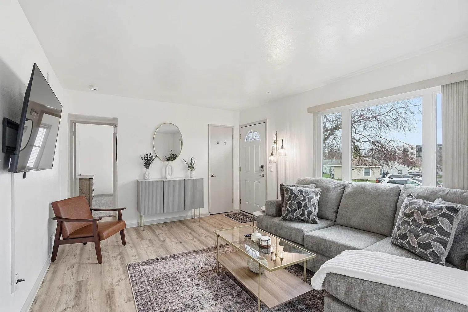 2 bed, 1.0 bath, 764 sqft, $3,159 — Photo 4