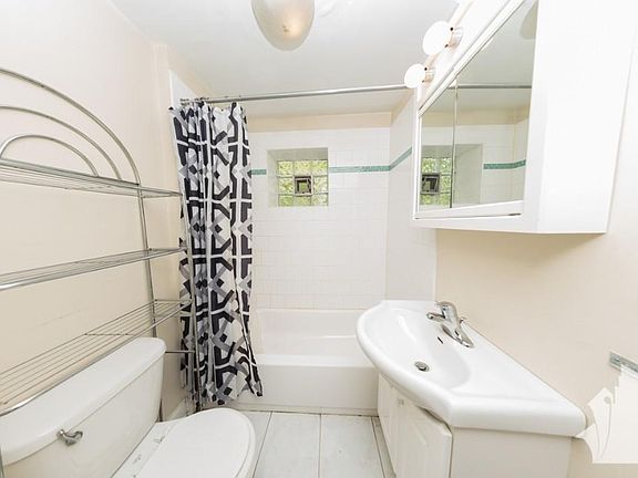 5th image of 2258 N Southport Ave #2 L