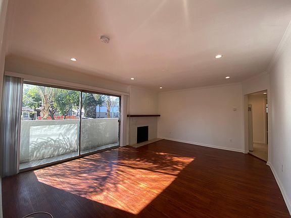2nd image of 905 Victor Ave APT 1