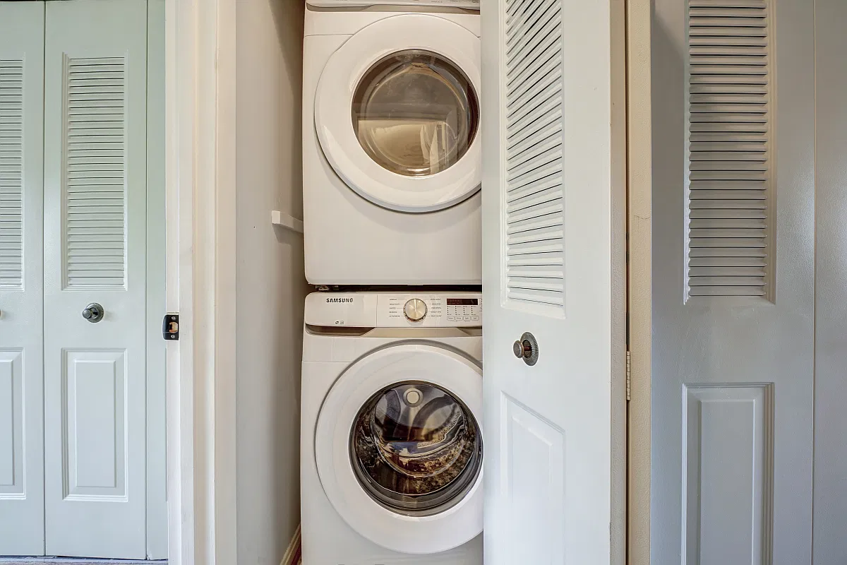 2 bed, 1.5 bath, 1032 sqft, $2,350 — Photo 3