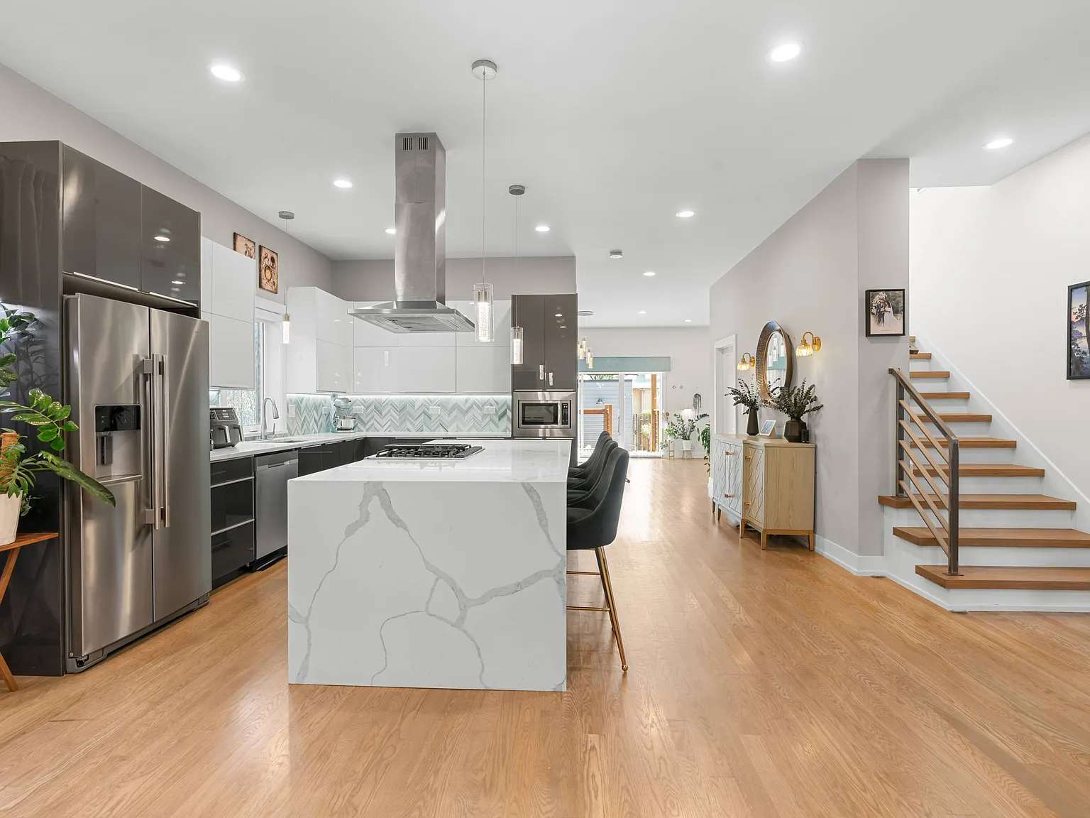 4 bed, 3213 sqft, $8,400 — Photo 4