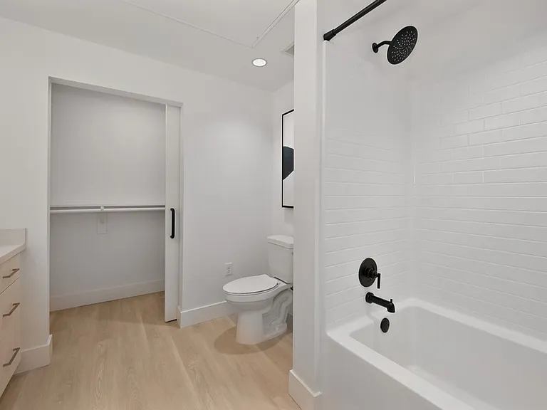 Begonia Place Luxury Apartments — Photo 50