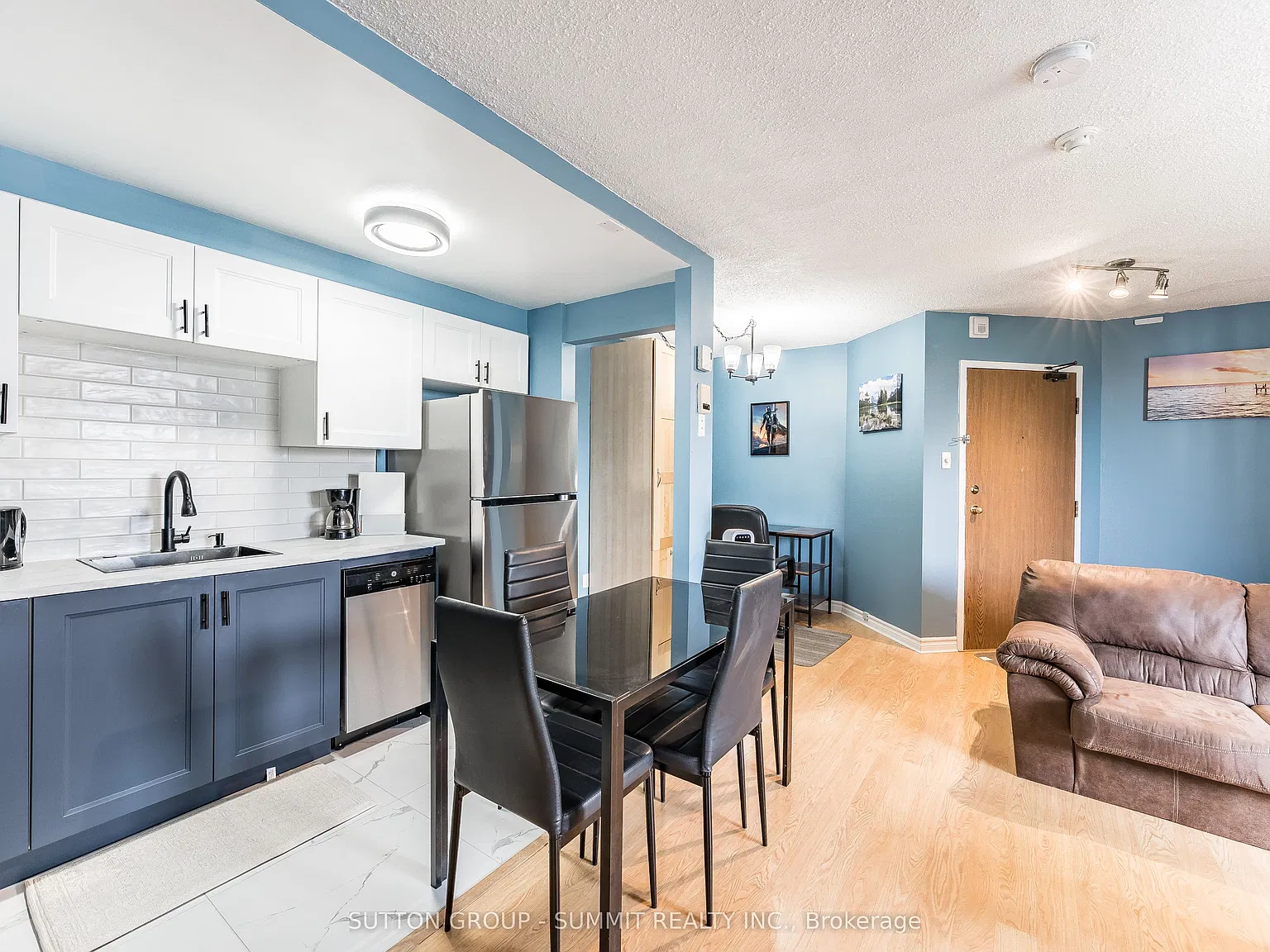175 Hunter Condos — Photo 2