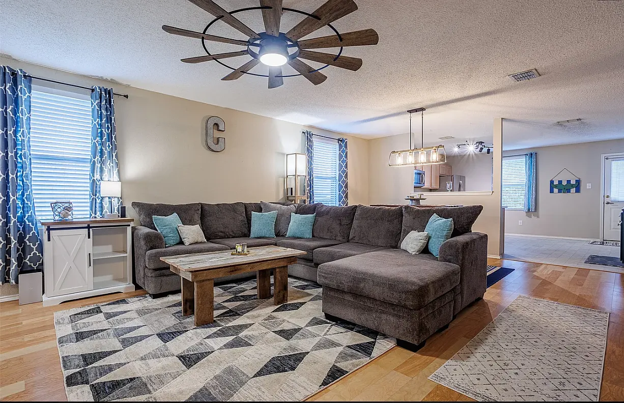 3 bed, 1687 sqft, $2,190 — Photo 2