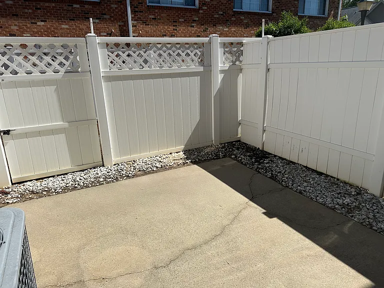 1344 Green Oaks Ln #M — Photo 18