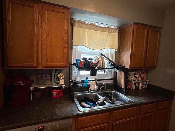 5th image of 301 Blackburn Dr