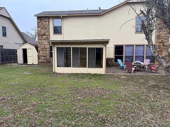 4th image of 2614 S Gardenia Ave
