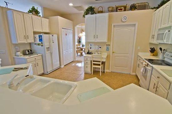 HR4P100PD-kitchen-area