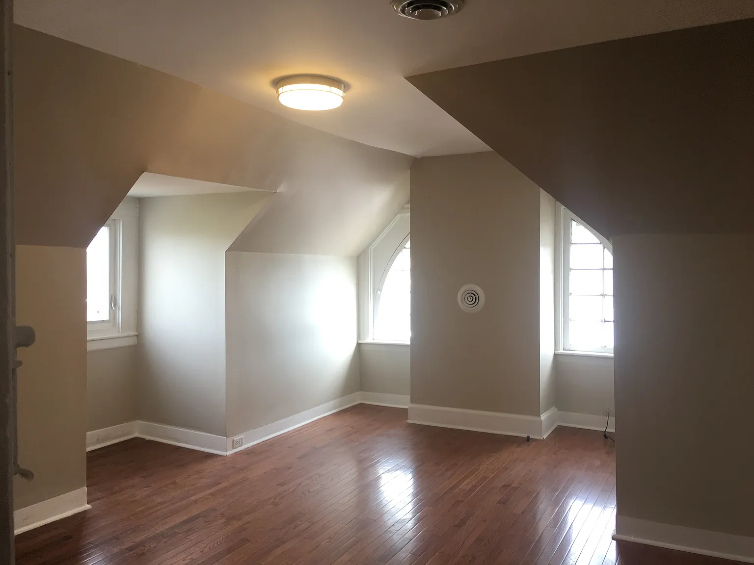 165 Morewood Ave photo 1