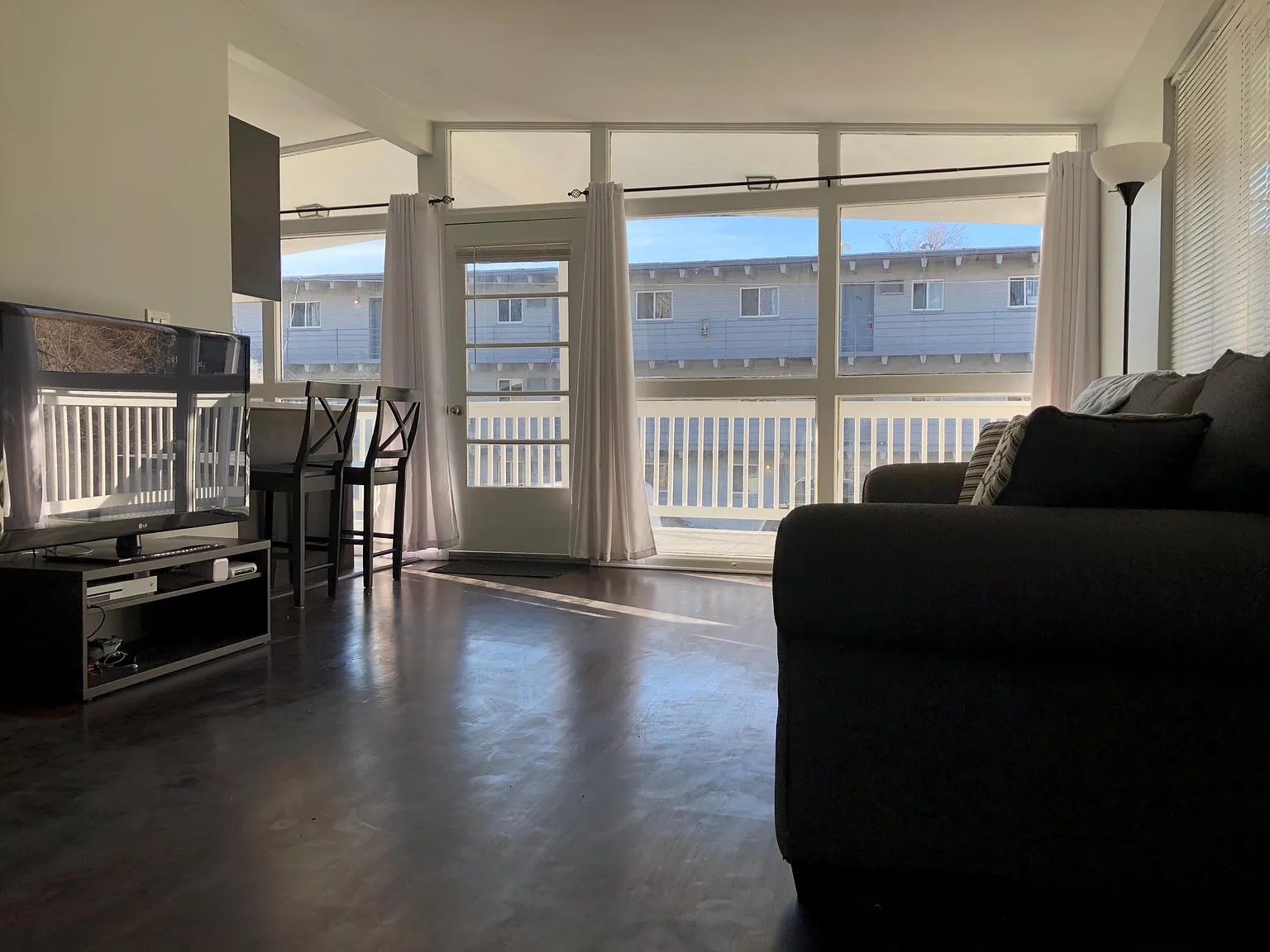 127 Laurel St — Photo 2