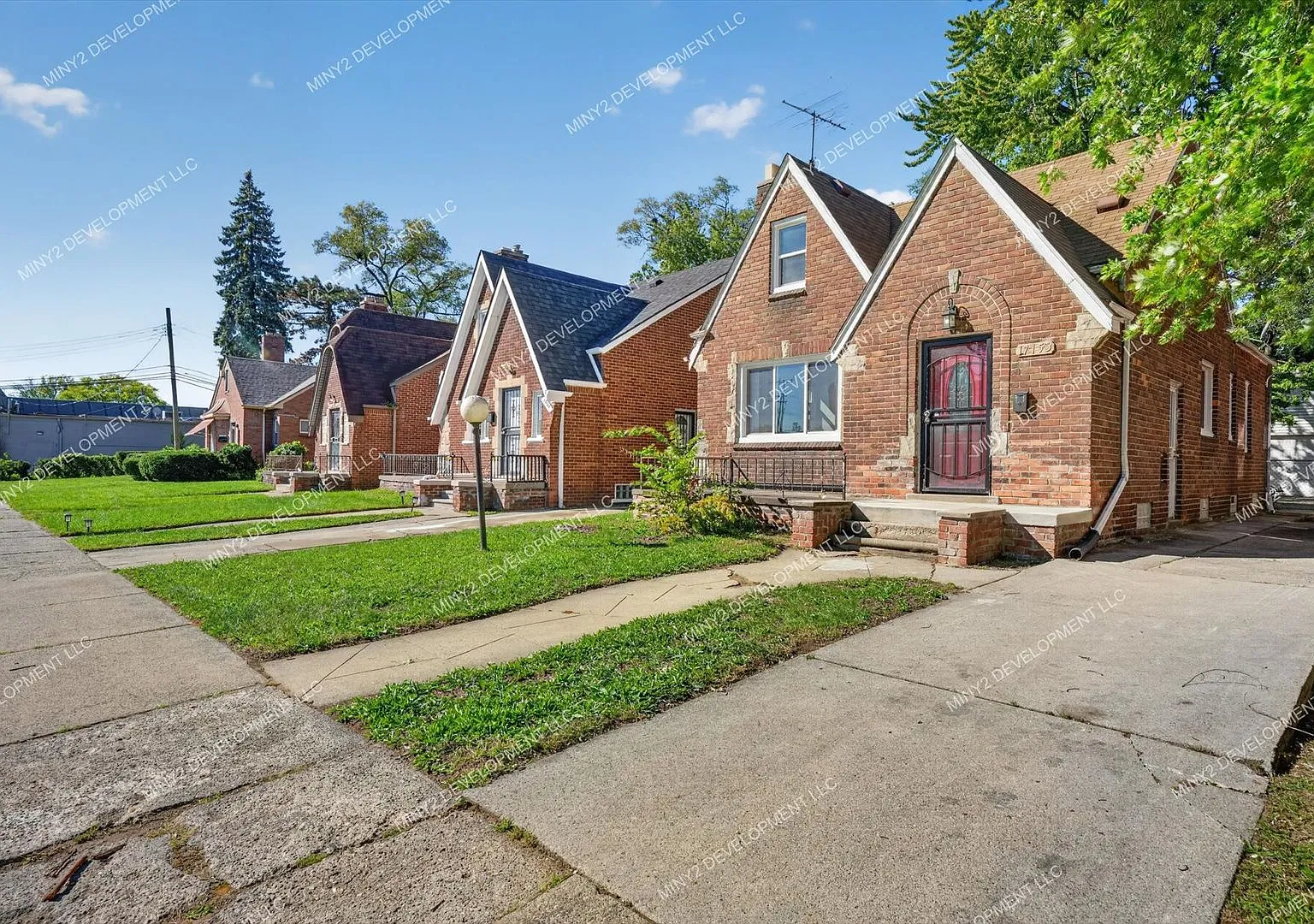 Beautiful 3-Bedroom, 1.5-Bath Brick Bungalow in Detroit — Photo 2
