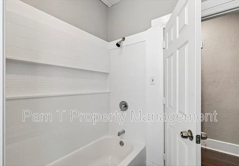 118 W 56th St — Photo 10