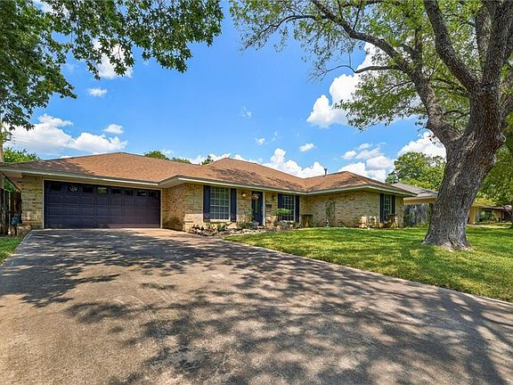 3rd image of 1818 Richwood Dr